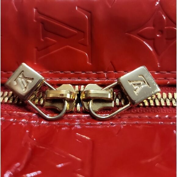 Louis Vuitton VTG Red Vernis Travel Bag in Preloved Condition with Dust Bag - Picture 4 of 16